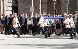Председателят на Народното събрание Цвета Караянчева и народни представители присъстваха на тържествената церемония по издигане на знамето на Европейския съюз.