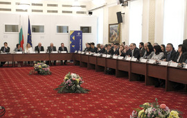 The 44th National Assembly will actively participate in the discussion on the future of the European Union, said Speaker of Parliament Tsveta Karayancheva. President of the European Commission Jean-Claude Juncker and members of the European Commission had talks with members of the Presidential Council of the National Assembly and chairs of the parliamentary groups and committees.